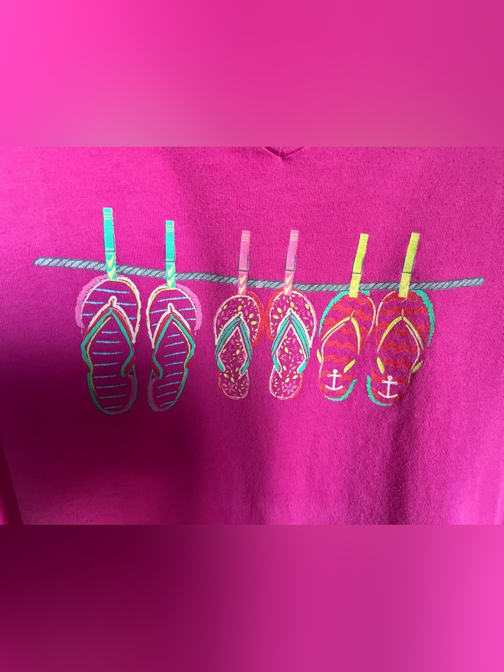 Fresh Produce Women’s Pink Flip Flop Graphic V-neck Tee size 1XL